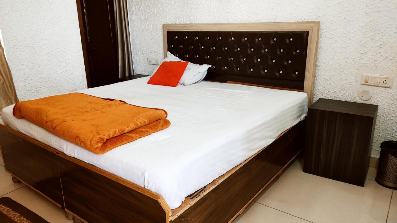 White House Luxury Rooms - Loved By Travellers, Couples, Corporates Jalandhar Exterior photo